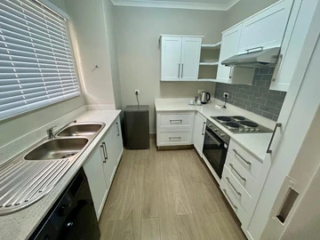 2 Bedroom Flat & Apartment