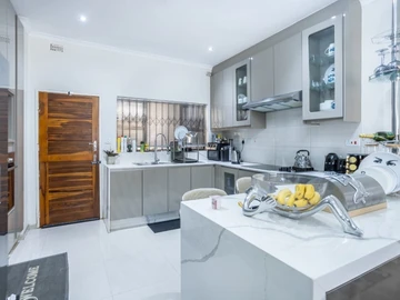 Modern Luxury in Greencroft – 3 Ensuite Duplex, Solar, Security, Prime Location 