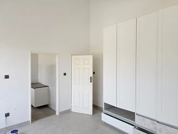 3 Bedroom Flat & Apartment