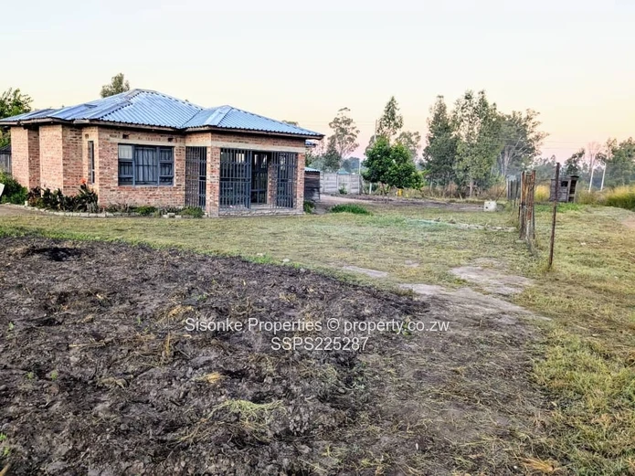 Spacious land with a 3 bedroomed cottage in Hatfield
