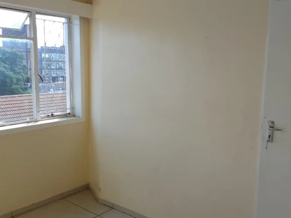 2 Bedroom Flat & Apartment