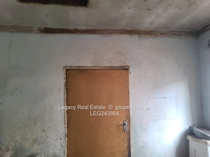Fixer-Upper With Title Deeds In Budiriro