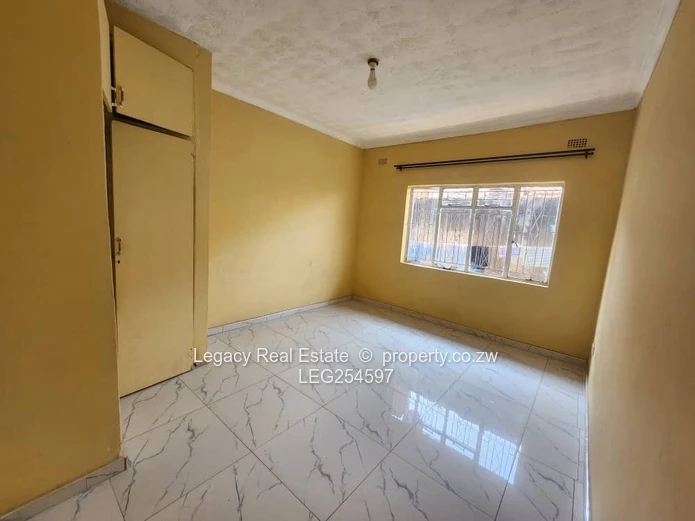 Spacious 3-Bed New Marlborough — Fitted Kitchen, Tiled Baths & Cottage (Sole Mandate)