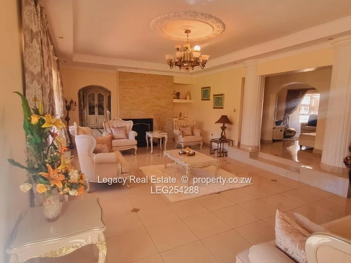Borrowdale: Grand 9-Bed Residence on 4000m² with Borehole