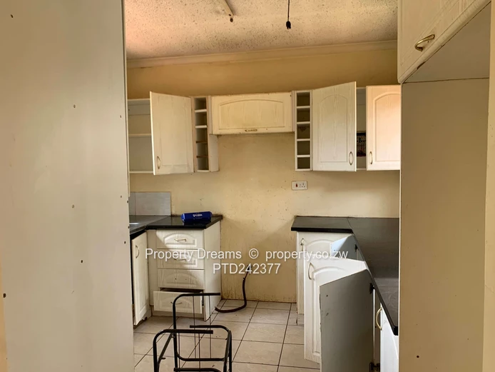 Westgate Area D 2-Bed Brick Home — Parquet Floors & Garage