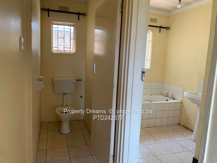 Westgate Area D 2-Bed Brick Home — Parquet Floors & Garage