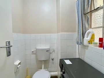 3 Bedroom Flat & Apartment