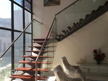 5 Bedroom Flat & Apartment
