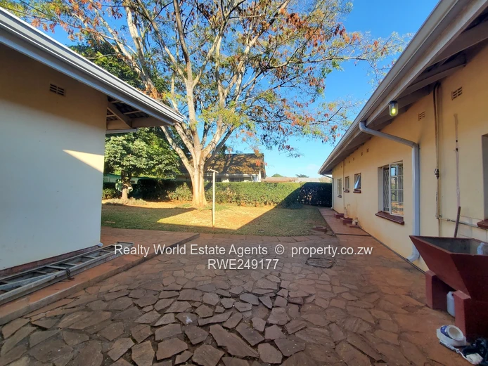 Borrowdale, Behind Sam Levy Rental - 5 Beds