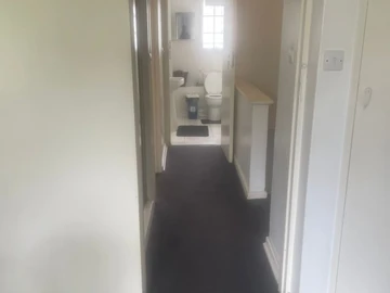 2 Bedroom Flat & Apartment