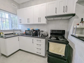 2 Bedroom Flat & Apartment