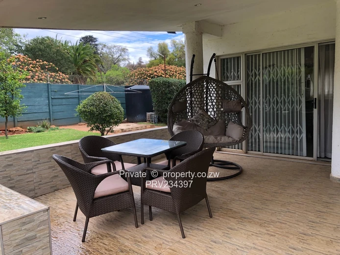 Beautifully Renovated Highlands Townhouse (With Modern Finishings) (Sole Mandate)