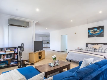 8 Bedroom House