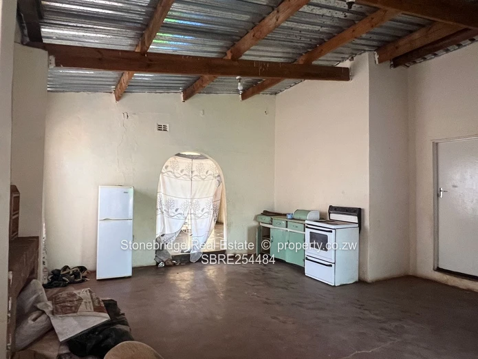 5 Bedroomed House in Emganwini For Sale
