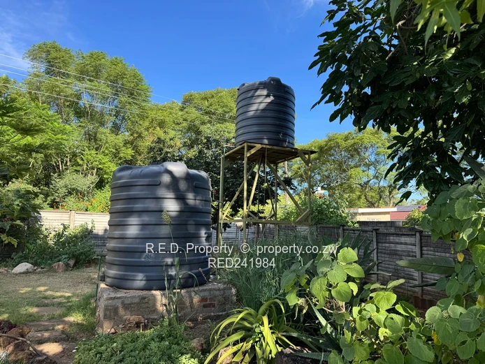 Generous land, Genuine opportunity In Burnside!