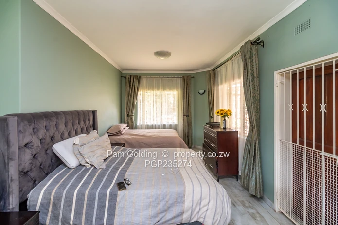 Spacious home walking distance to St Johns College  (Sole Mandate)