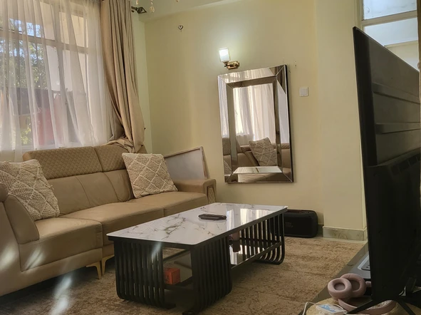 2 Bedroom Flat & Apartment