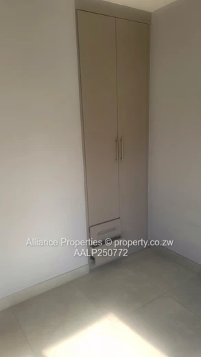 Bright 2-Bed Flat in Bluff Hill — Borehole & Built-ins