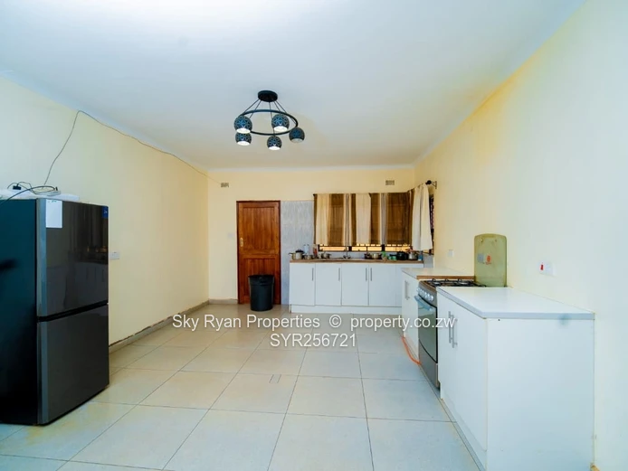 House For Sale (Boarding House) Gweru Adelaid Park 