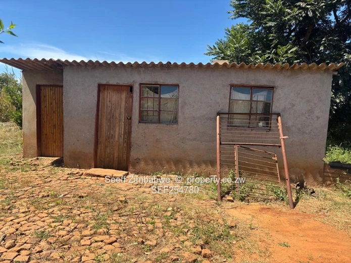 2100m² Knowe Stand — Gravel Road, Trees & Municipal Water
