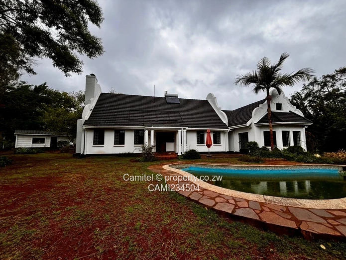 Greendale North house with six beds having 2 ensuite, swimming pool 