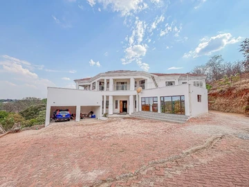  5-Bedroom House in Prestigious Borrowdale Brooke, Harare North