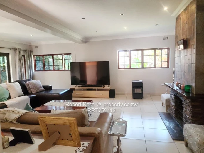  Spacious Family Home with Cottage in Mandara To Let