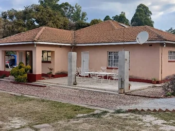Spacious 4-Bedroom Home with Borehole in Carrick Creagh, Harare