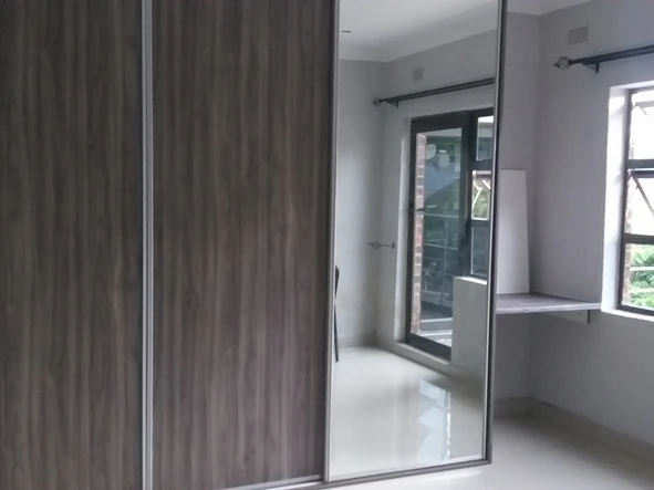 4 Bedroom Flat & Apartment