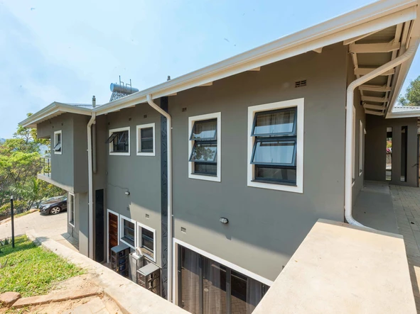 4 Bedroom Flat & Apartment
