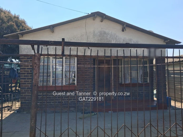 Spacious 7-Roomed Home for Sale in Glen View 8 – Secure 300sqm Property with Cession