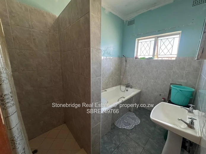 2 Bedroomed Manningdale House set on an Acre for sale