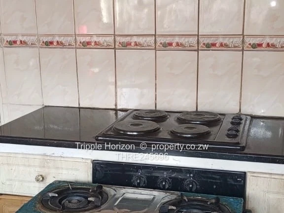 Mainway Meadows: 4-Bed Home on 600m² with Borehole