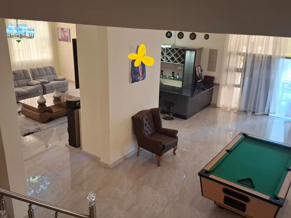 6 Bedroom House