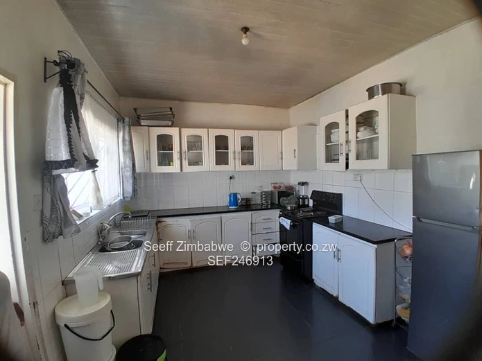 Marlborough 4-Bed Townhouse Complex with Verandah & Garden
