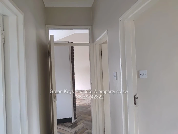 Modern 2-Bed Townhouse in Madokero Complex with Solar