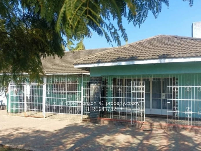 Spacious 4-Bed Emerald Hill Home — 3000m² & Borehole