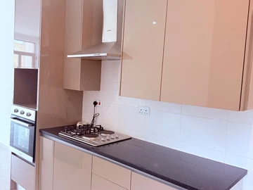 3 Bedroom Flat & Apartment