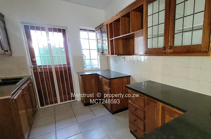 Secure duplex townhouse (Sole Mandate)