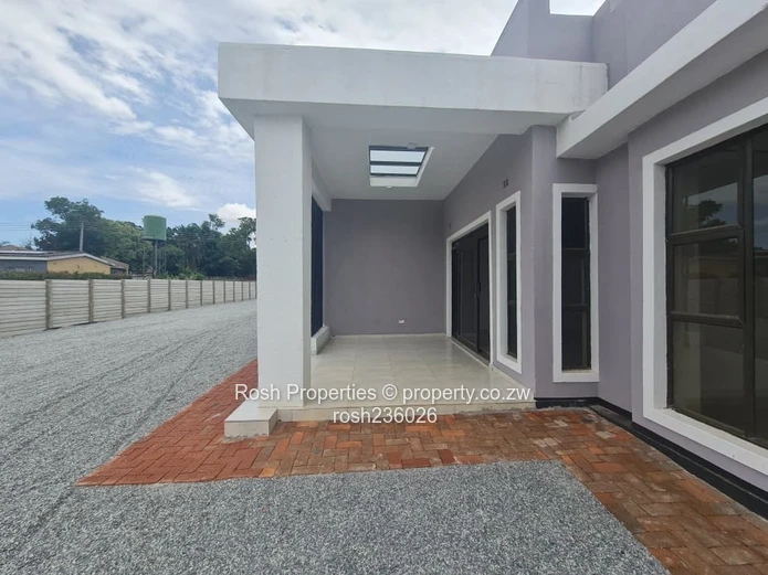 Modern 3-Bed, 2-Bath Flat — Borehole & Secure Yard