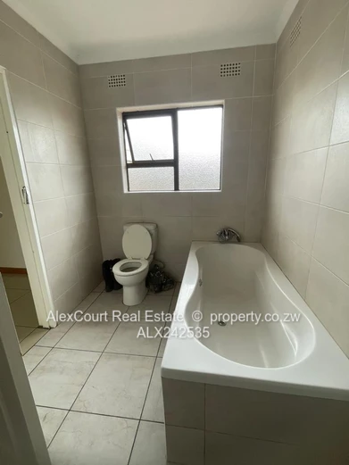 Very Neat And Spacious House In A Quiet Community!