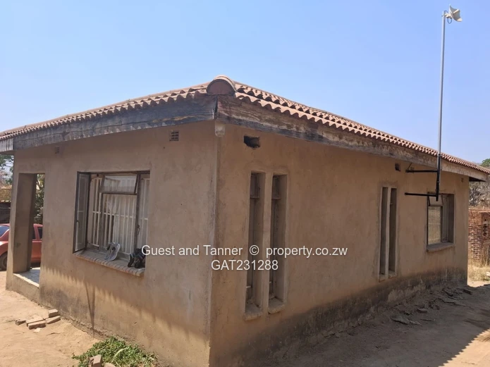 Crowhill – Incomplete 5-Bedroom Double Storey with Cottage & Dam Views