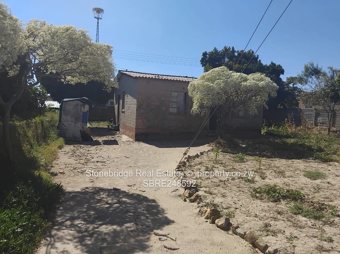 3 Bedroomed House in Lobengula west for sale