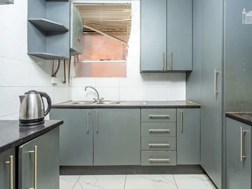 2 Bedroom Flat & Apartment