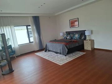 5 Bedroom Flat & Apartment