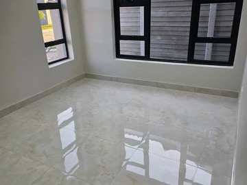 4 Bedroom Flat & Apartment