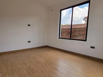 4 Bedroom Flat & Apartment