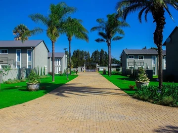 2 Bedroom Flat & Apartment