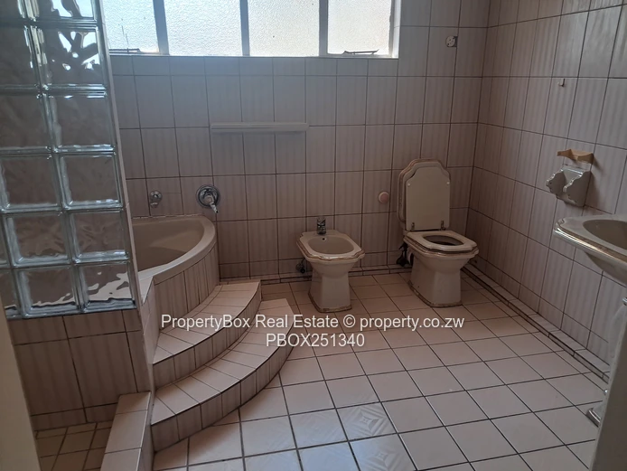 Glen Lorne double storey 6 bed house to rent for immediate occupation!