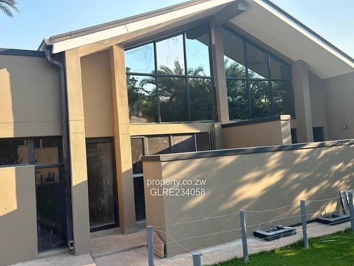 Spacious 3-Bedroom Flat to Let in Avondale West 